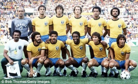 Brazil in '82. From left to right (back row): Valdir Peres, Leandro, Oscar, Falcao, Luisinho and Junior (front row): Socrates, Carezzo, Serginho, Zico and Eder.